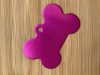 Kutyabiléta: csont alakú - pink - gravírozva