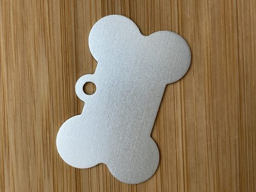 Kutyabiléta: csont alakú - ezüst színű - gravírozva
